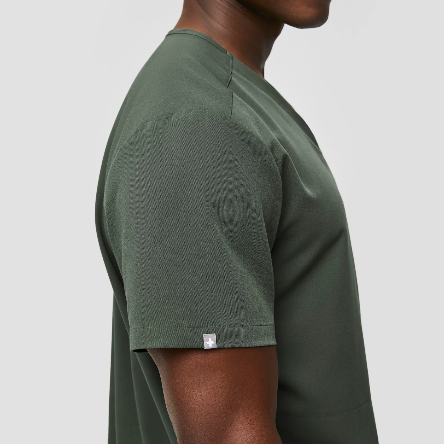 men's Moss Chisec™ - Three-Pocket Scrub Top (3XL - 6XL) - Image 4