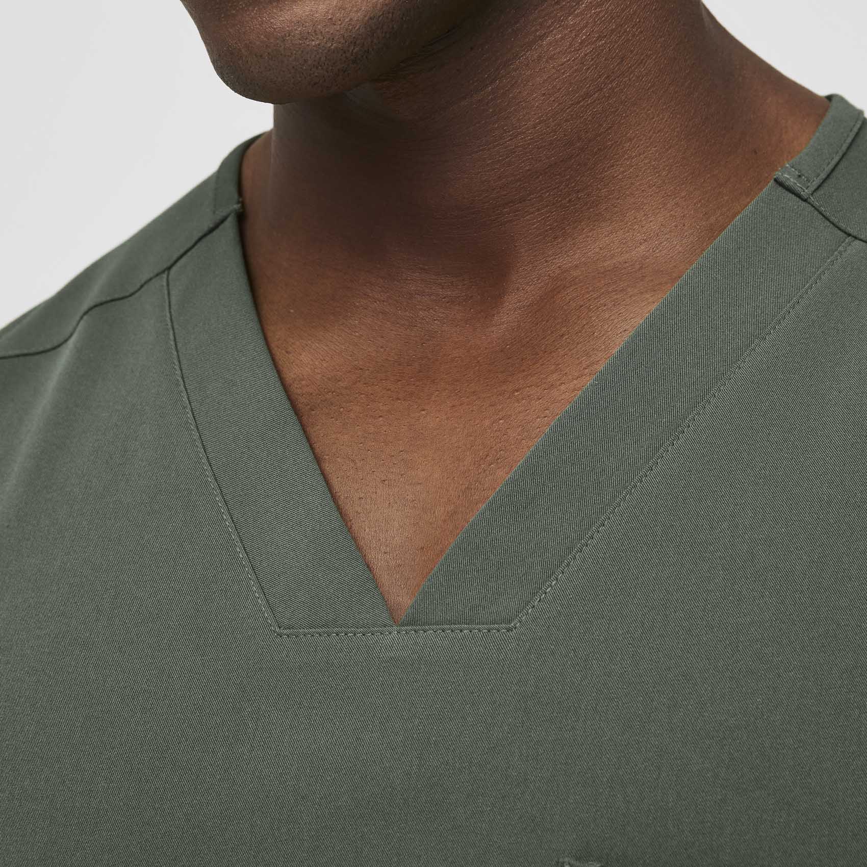 men's Moss Chisec™ - Three-Pocket Scrub Top (3XL - 6XL) - Image 5