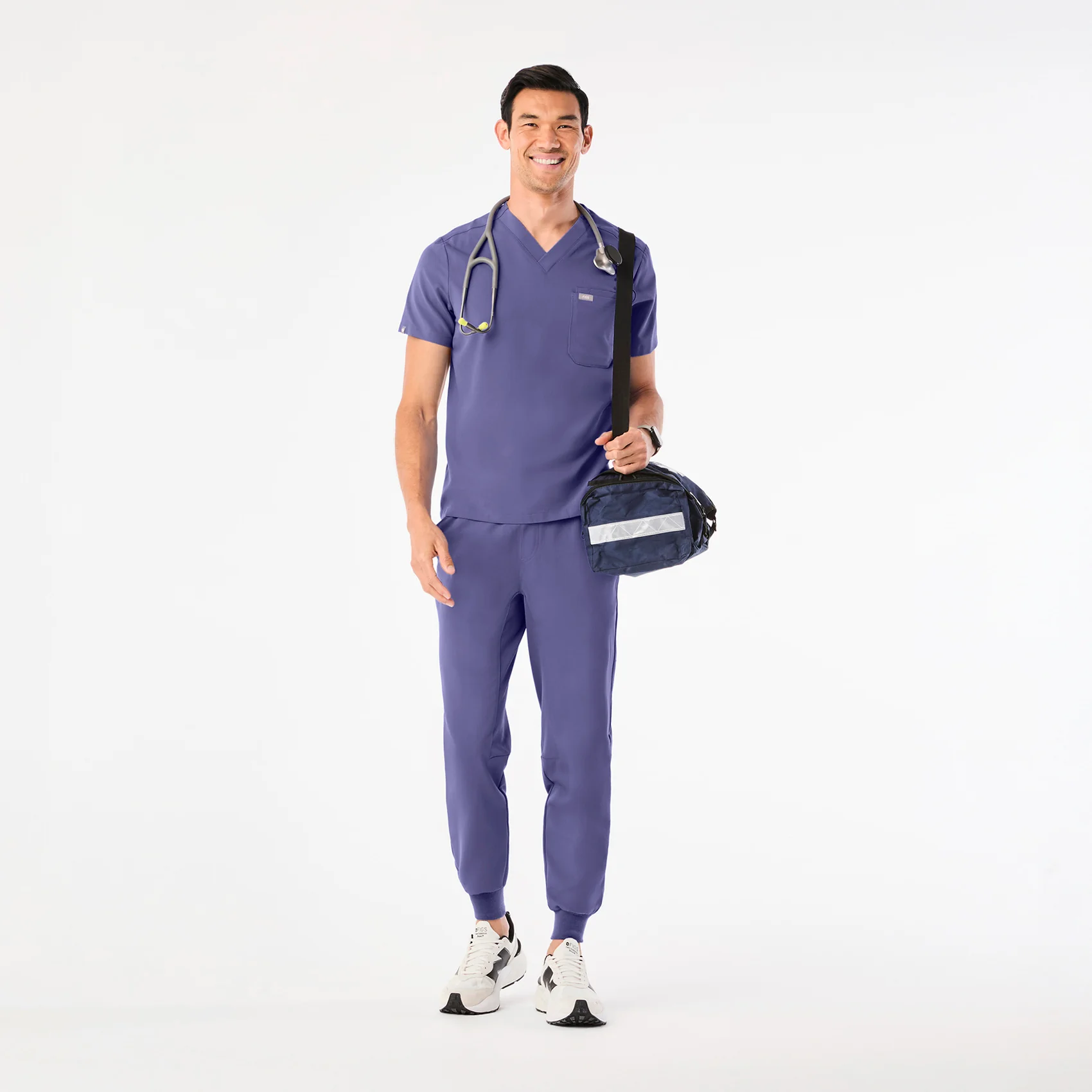 men's Wayfarer Leon - Three-Pocket Scrub Top™ - Image 2
