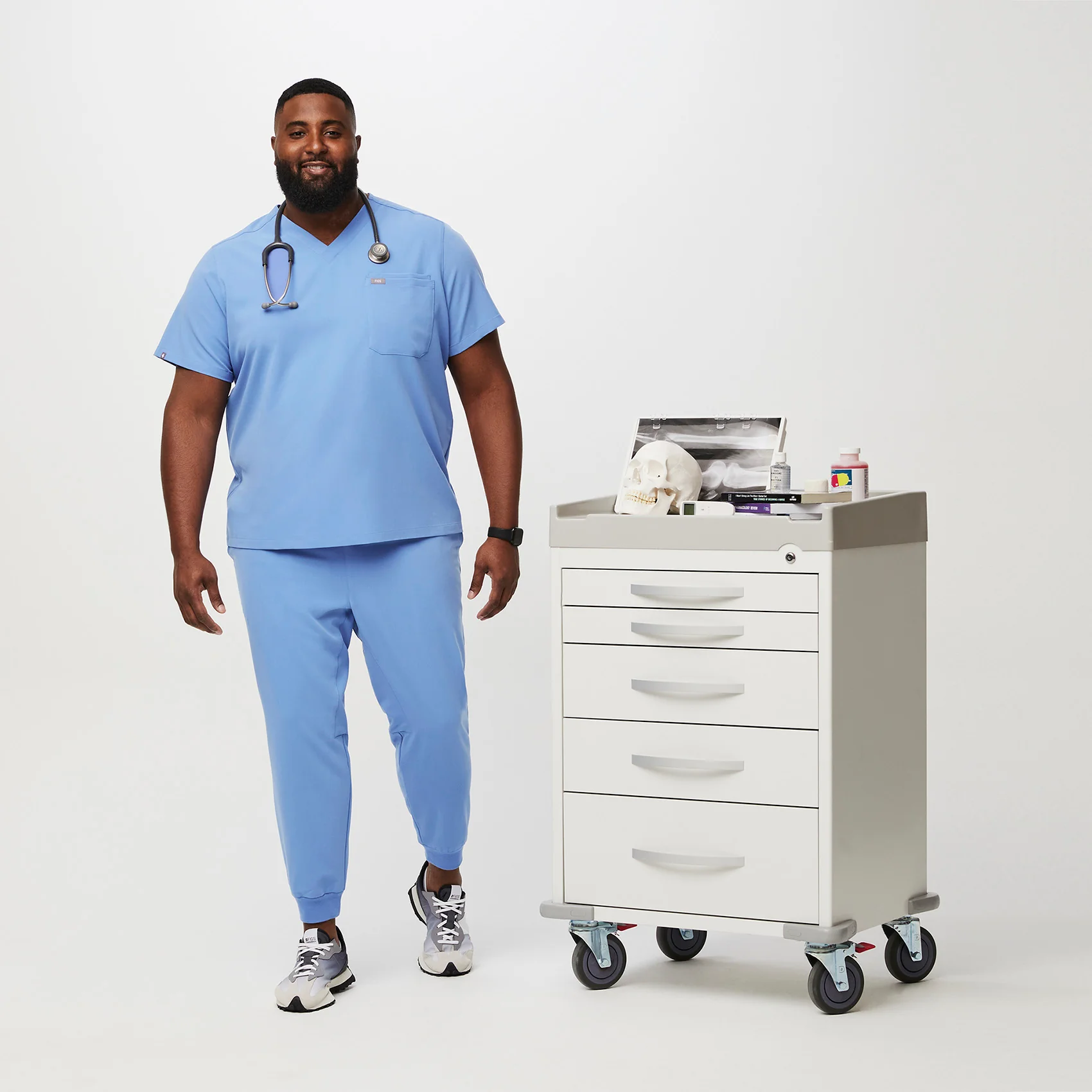 men's Ceil Blue Leonā¢- Three-Pocket Scrub Top (3XL - 6XL) - Image 2