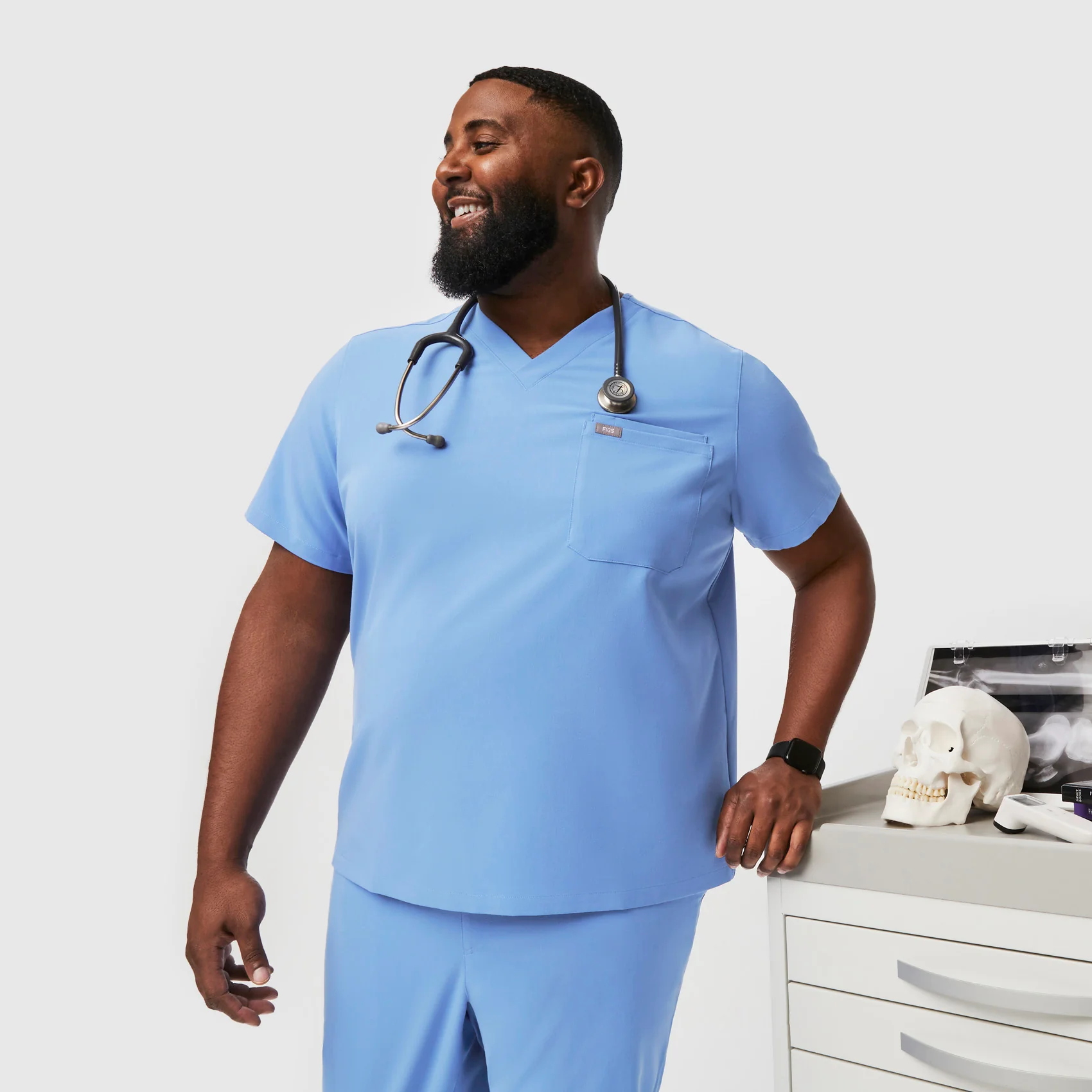 men's Ceil Blue Leonā¢- Three-Pocket Scrub Top (3XL - 6XL) - Image 6