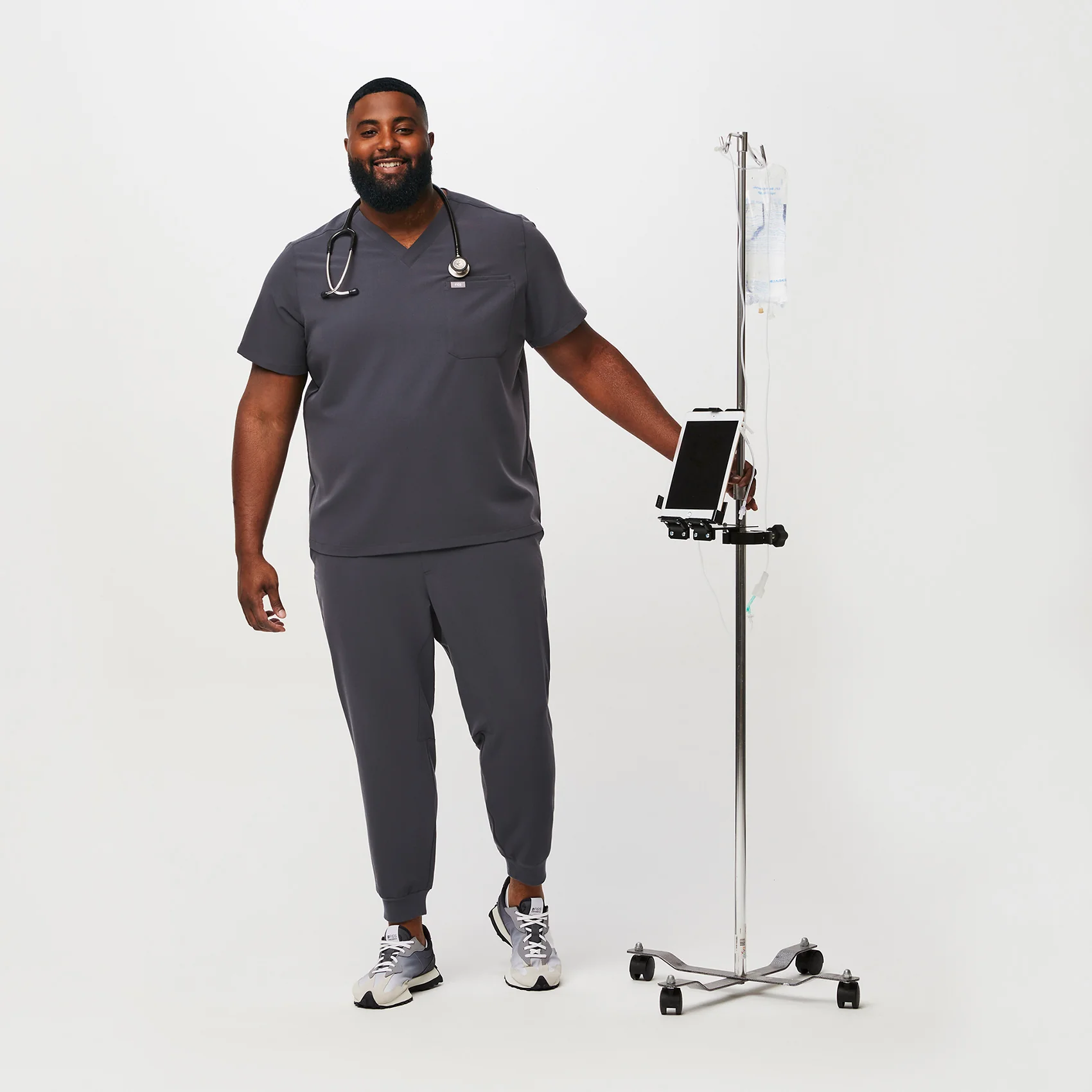 men's Charcoal Leon™- Three-Pocket Scrub Top (3XL - 6XL) - Image 2