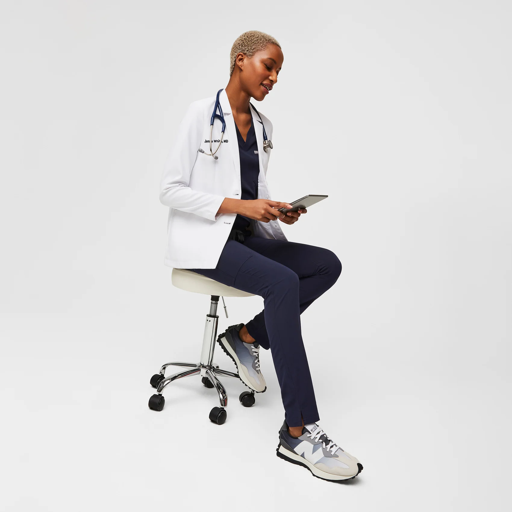 Women's White Bellevue - Short Lab Coat - Image 8