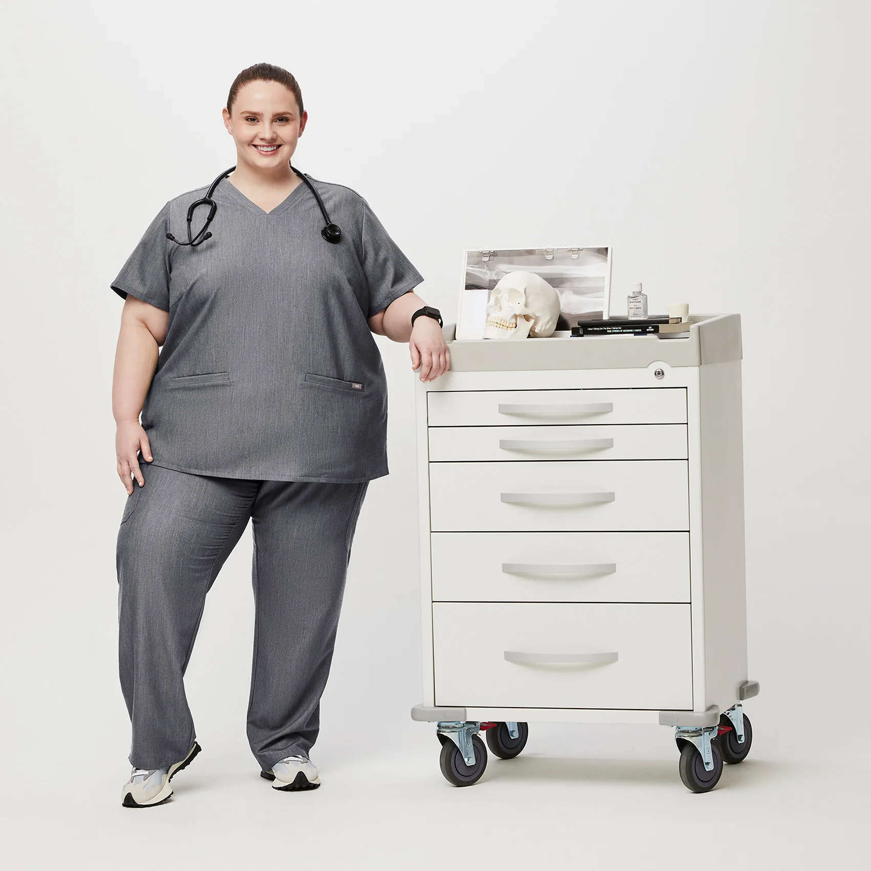 women's Graphite Casma™- Three-Pocket Scrub Top (3XL - 6XL) - Image 2