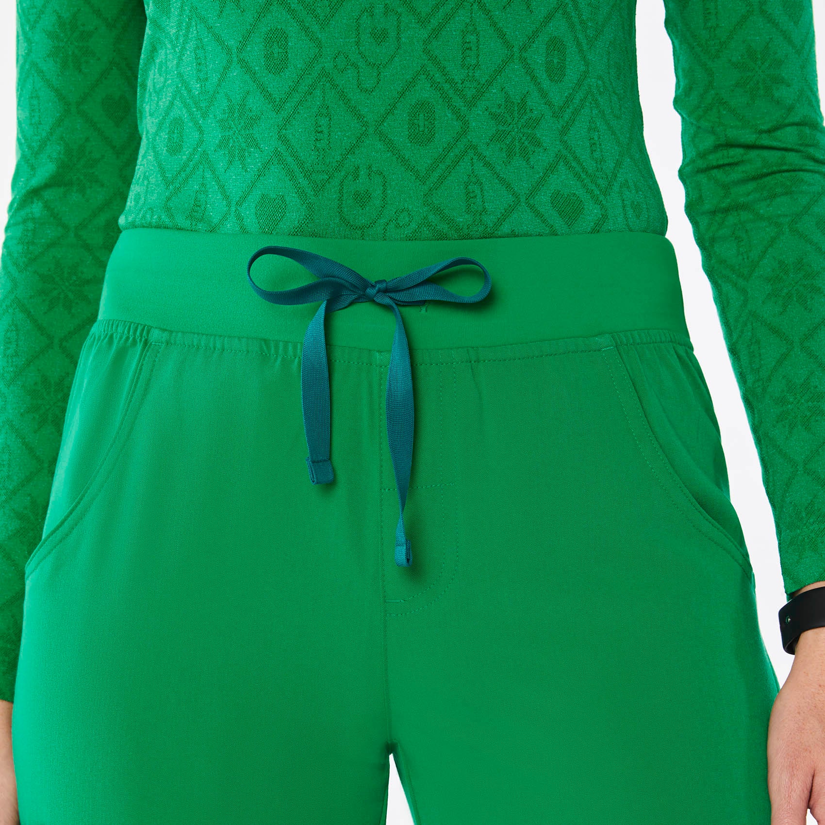 women's Evergreen Kade Petite Cargo Scrub Pant™ - Image 5