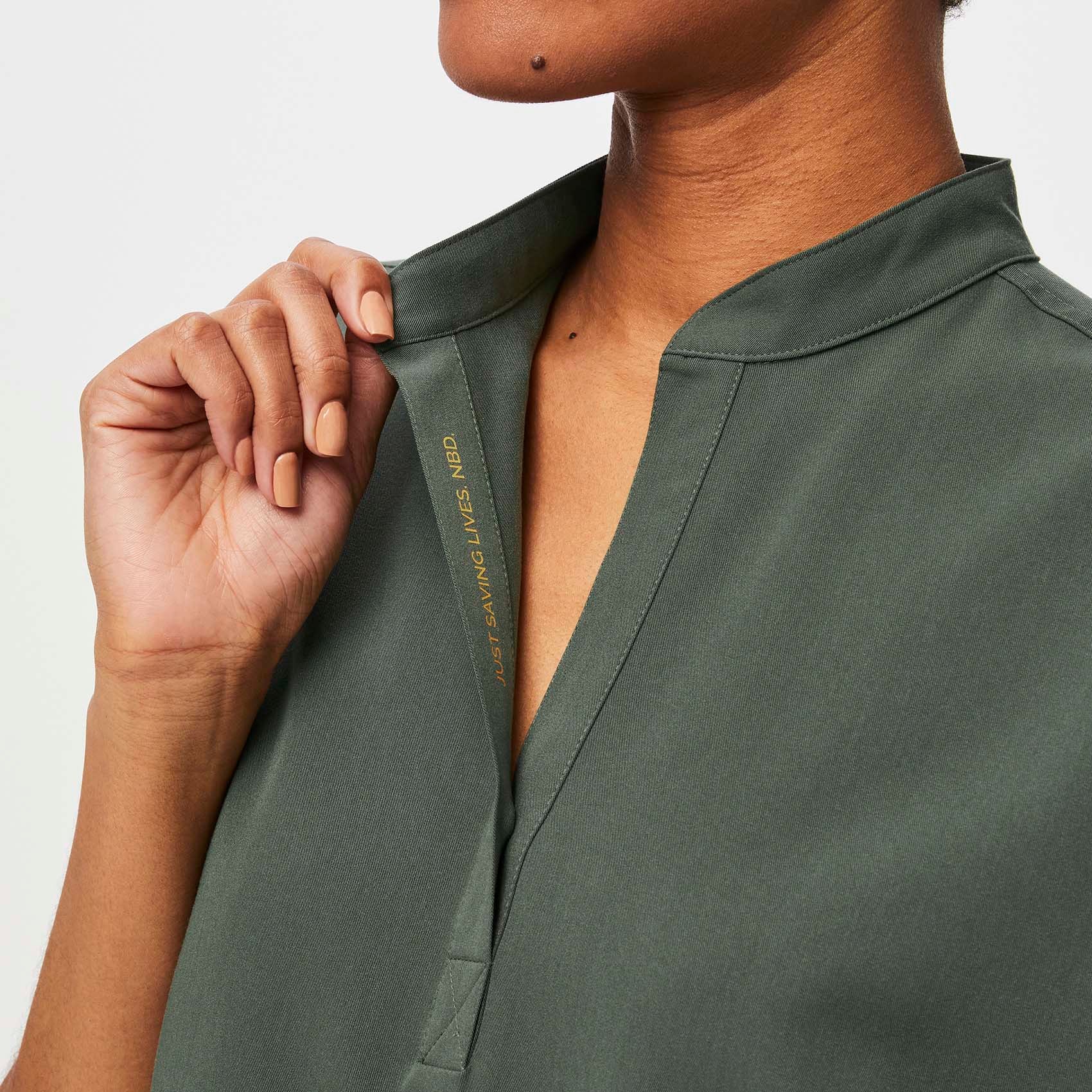 women's Moss Rafaela™ - Oversized Scrub Top - Image 5