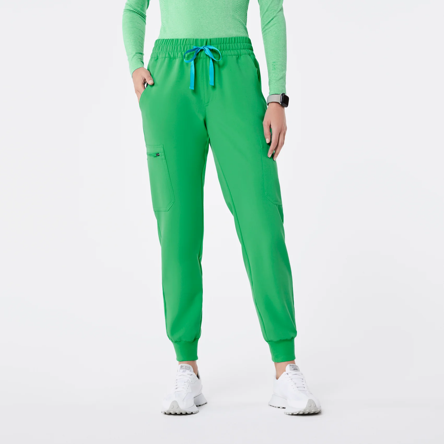 women's Emerald Uman Relaxed - Petite Jogger Scrub Pant